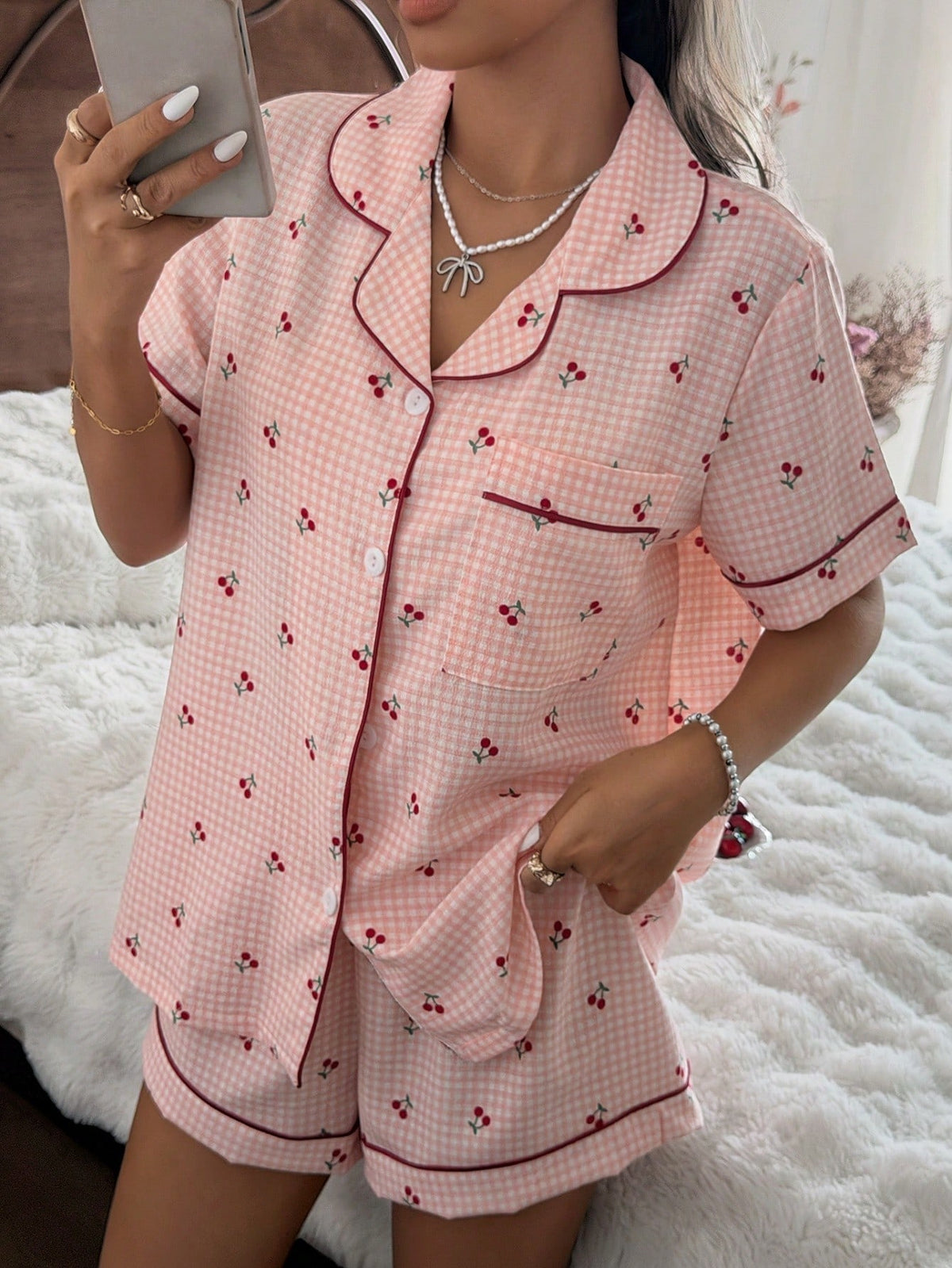 Pijama Americano Feminino Manga Curta e Short com Estampa Xadrez com Cereja