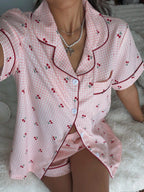 Pijama Americano Feminino Manga Curta e Short com Estampa Xadrez com Cereja
