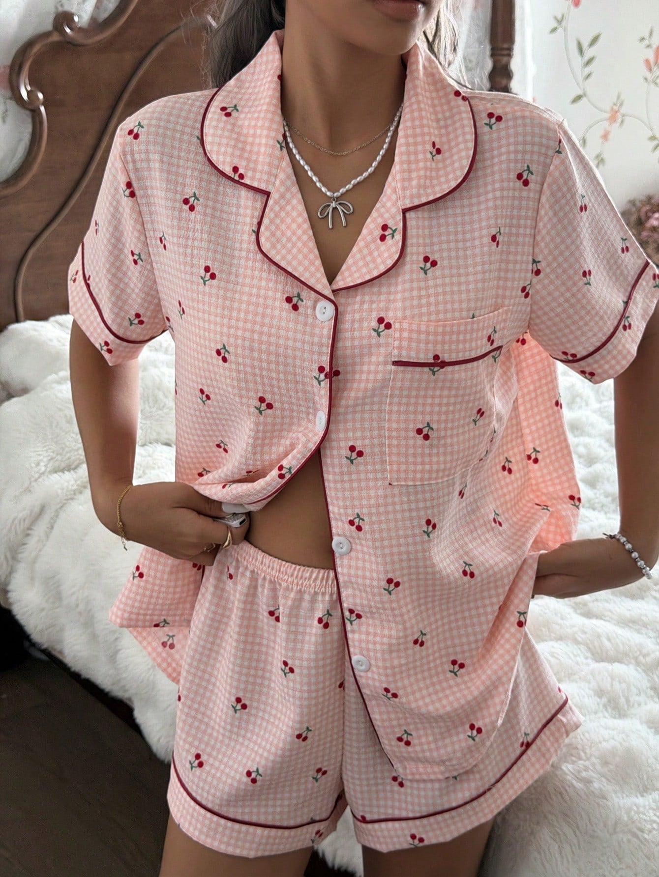 Pijama Americano Feminino Manga Curta e Short com Estampa Xadrez com Cereja
