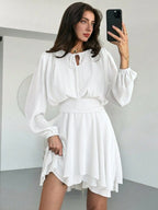 Vestido Curto Acinturado com Manga Longa
