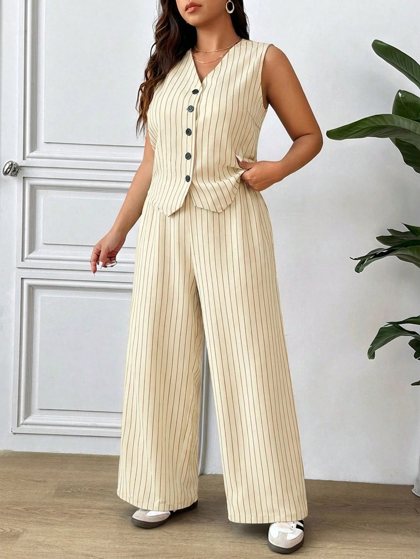 Conjunto Plus Size Alfaiataria Colete e Calça Risca de Giz