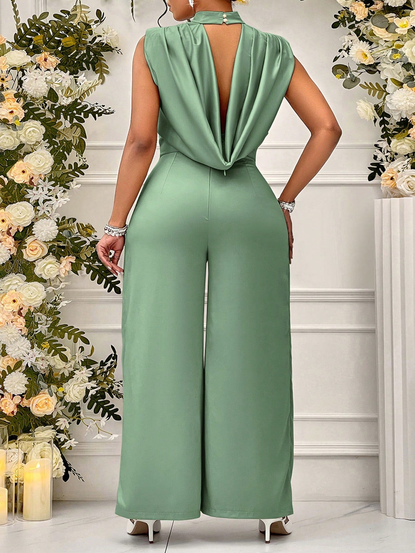 Macacão Para Festa Plus Size Elegante de Cetim
