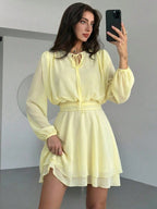Vestido Curto Acinturado com Manga Longa