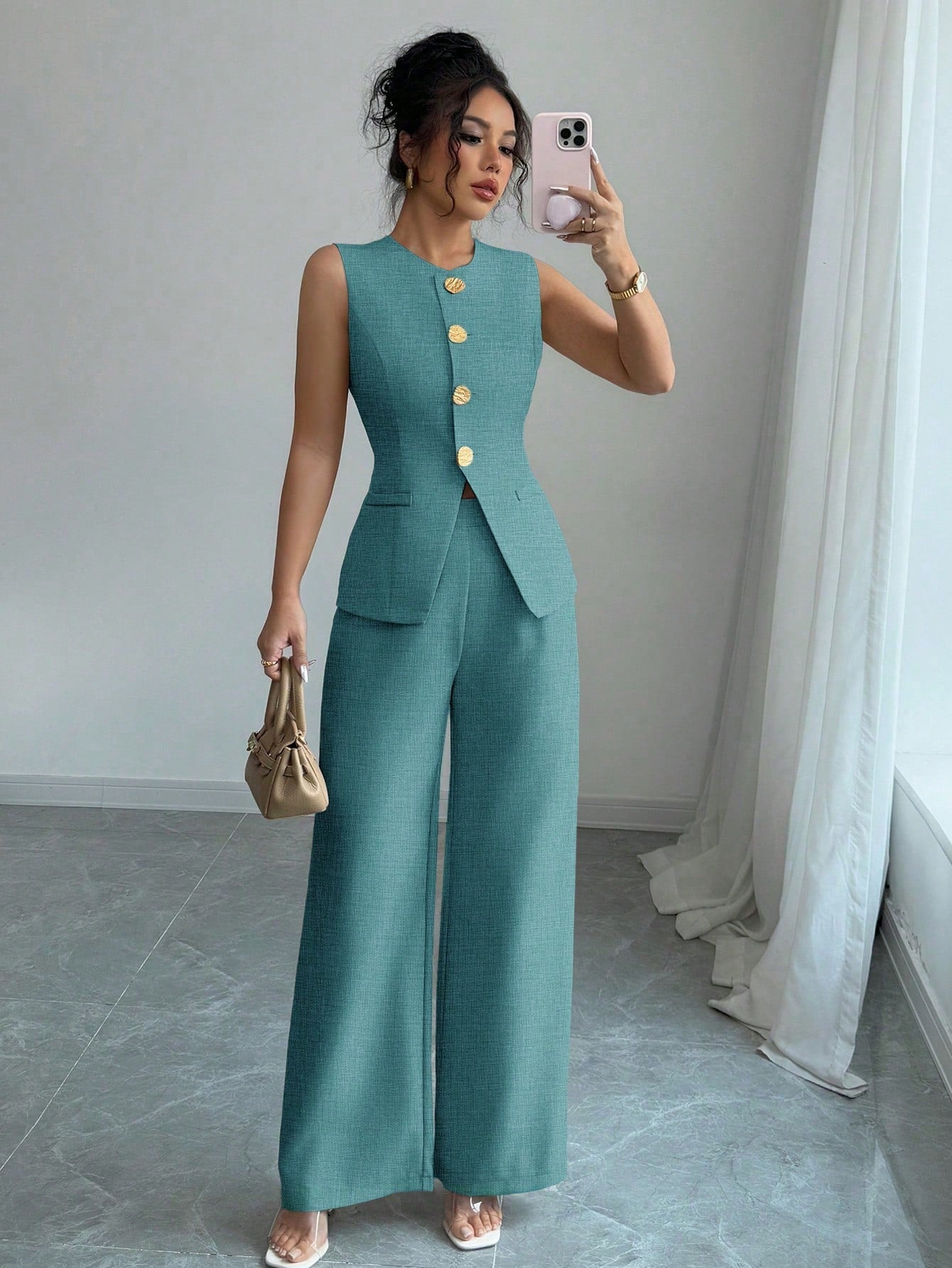 Conjunto Feminino Alfaiataria com Colete Alongado e Calça Pantalona