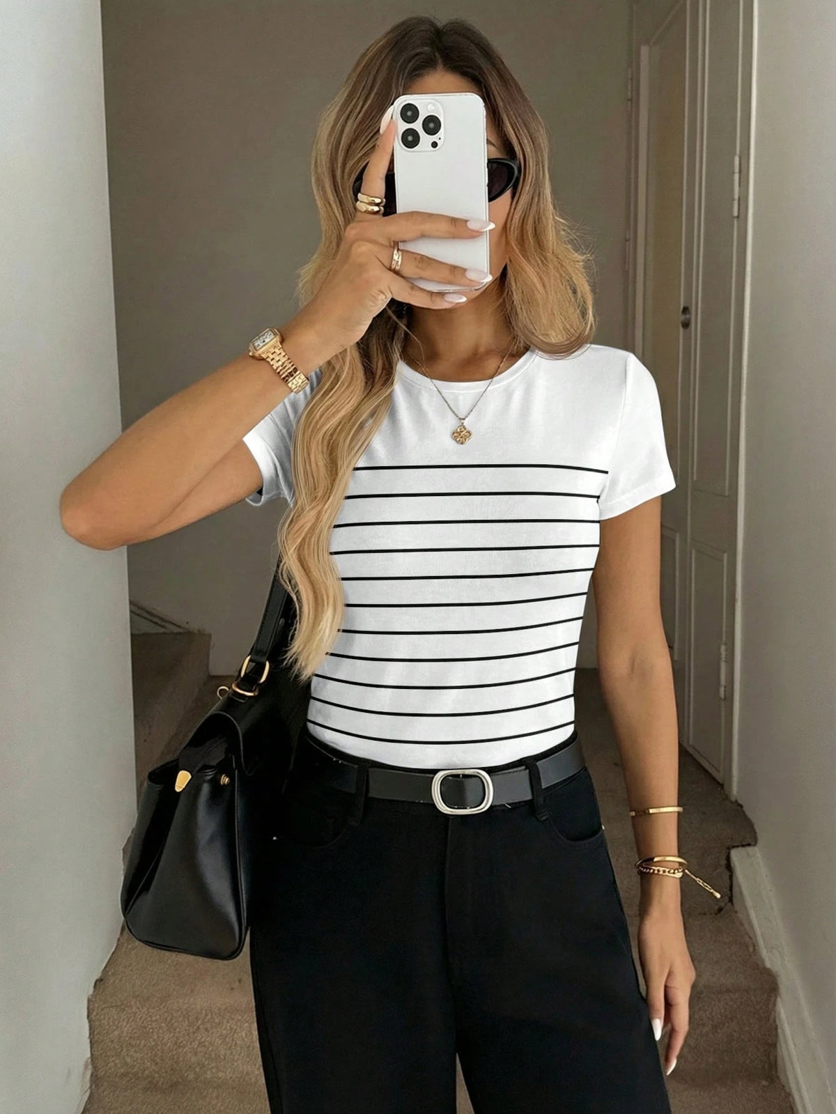 Camiseta Listrada Feminina Gola Redonda