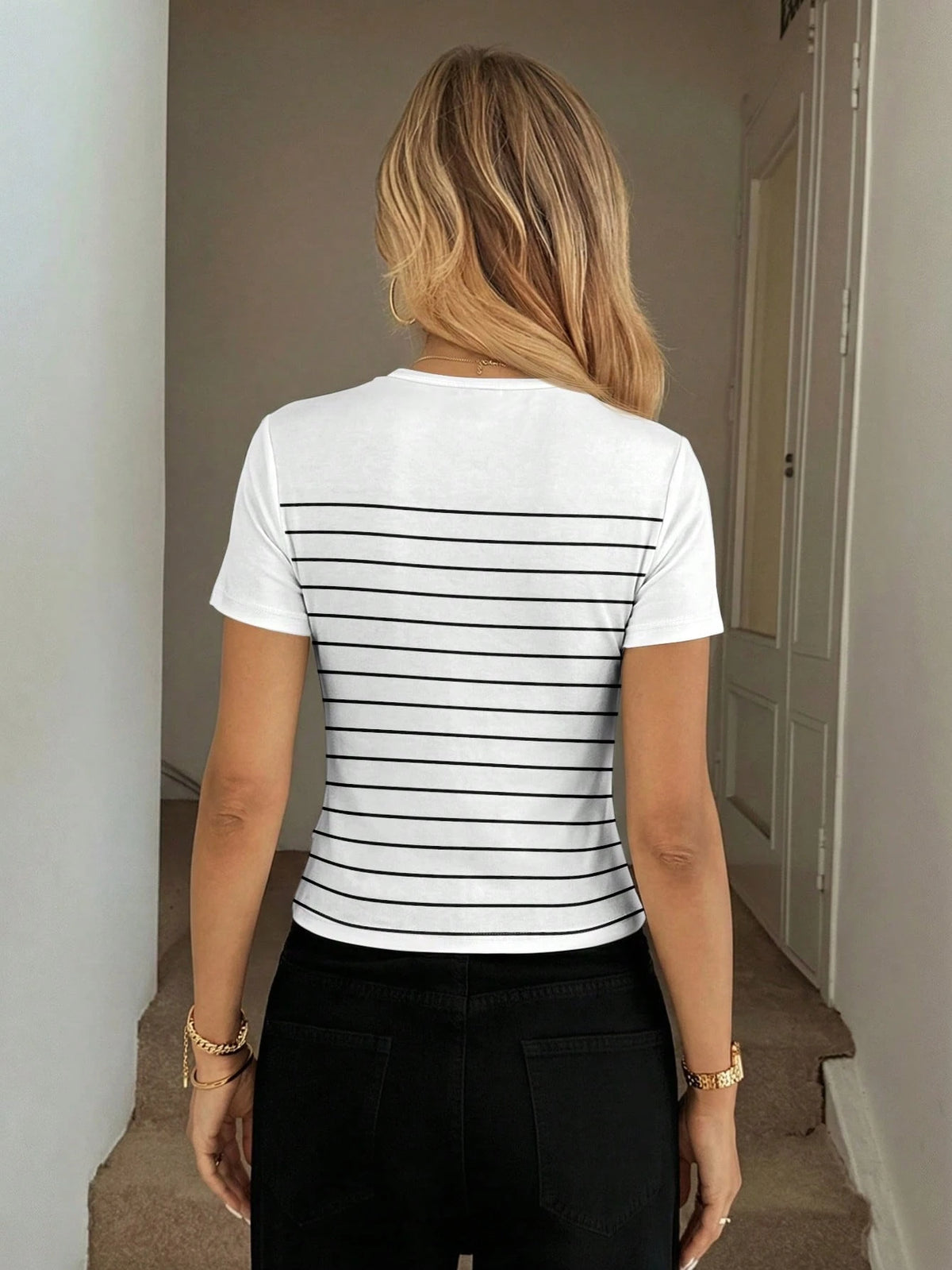 Camiseta Listrada Feminina Gola Redonda