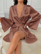 Robe Feminino Sensual em Cetim com Renda e Manga Longa