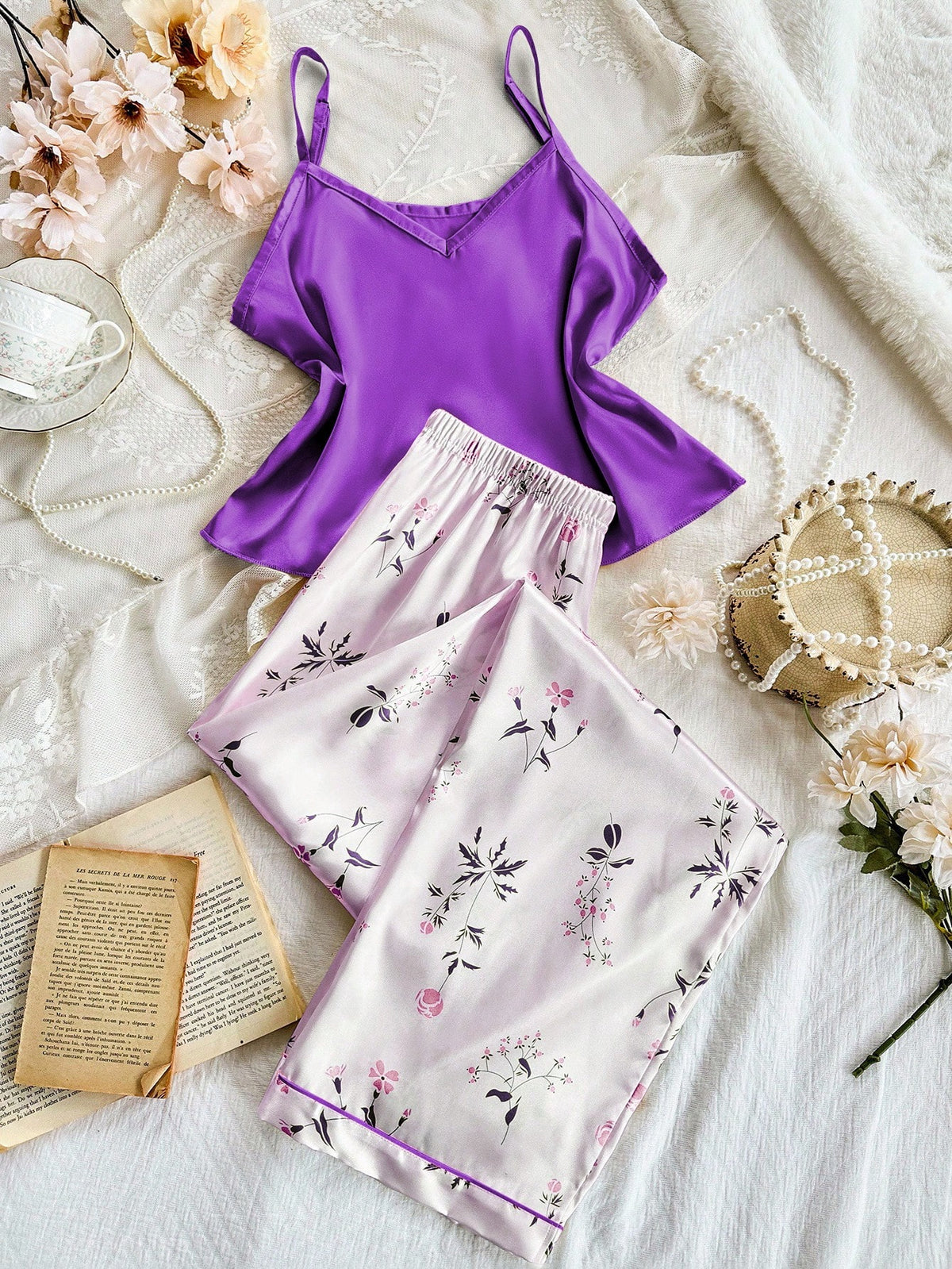 Pijama Feminino de Cetim Regata Alça Fina e Calça Estampa Floral