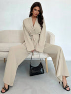 Conjunto Feminino Elegante com Blusa Transpassada e Calça Pantalona