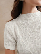 Blusa Feminina Elegante Manga Curta Texturizada Decote Fechado
