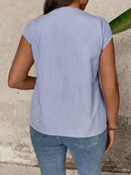 Camisa Listrada Plus Size Feminina Manga Curta Decote V