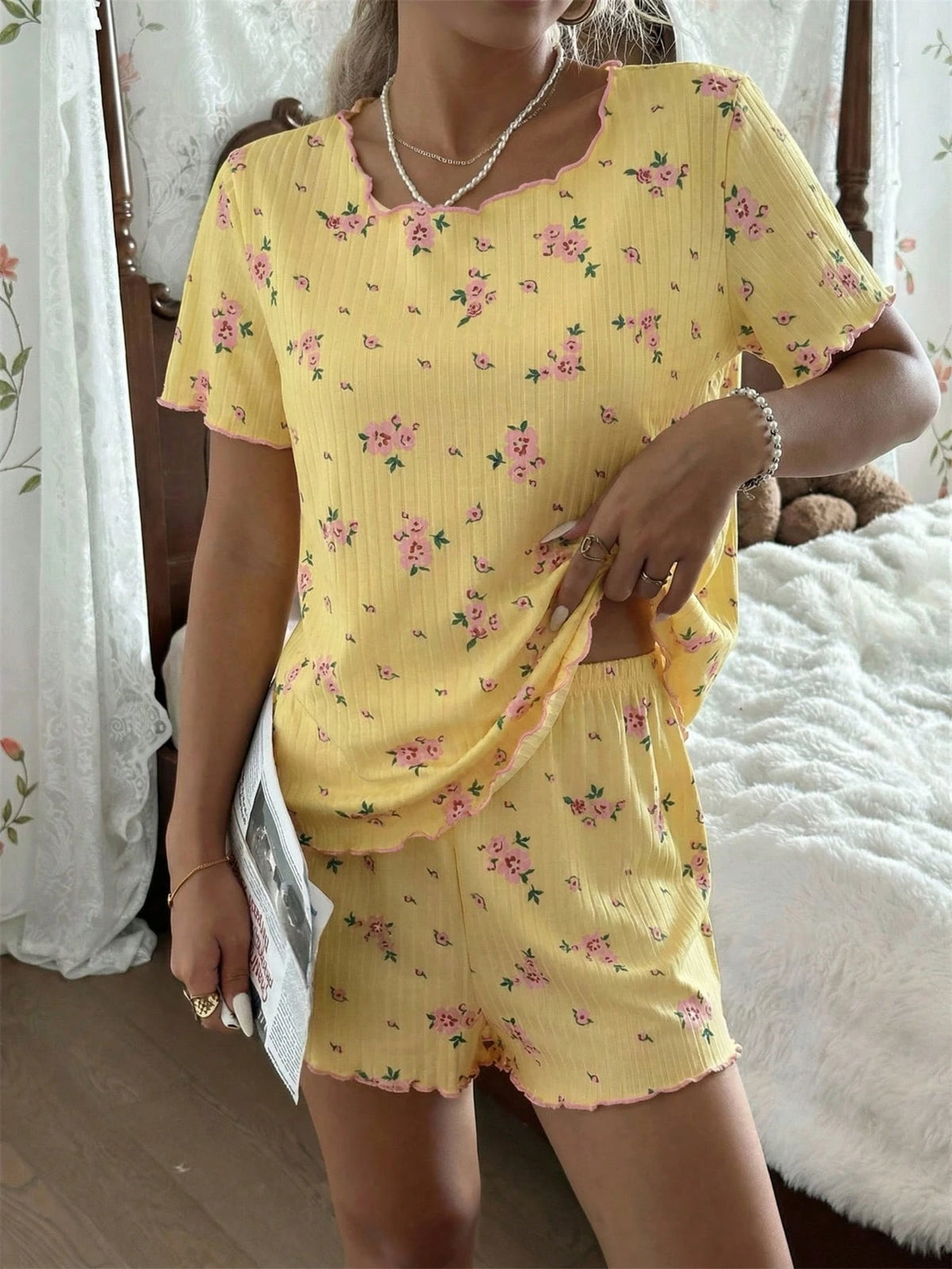Pijama Feminino Malha Canelada Floral Blusa e Short