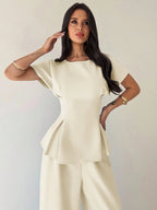 Conjunto Feminino Elegante com Blusa Acinturada e Calça Pantalona
