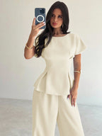 Conjunto Feminino Elegante com Blusa Acinturada e Calça Pantalona