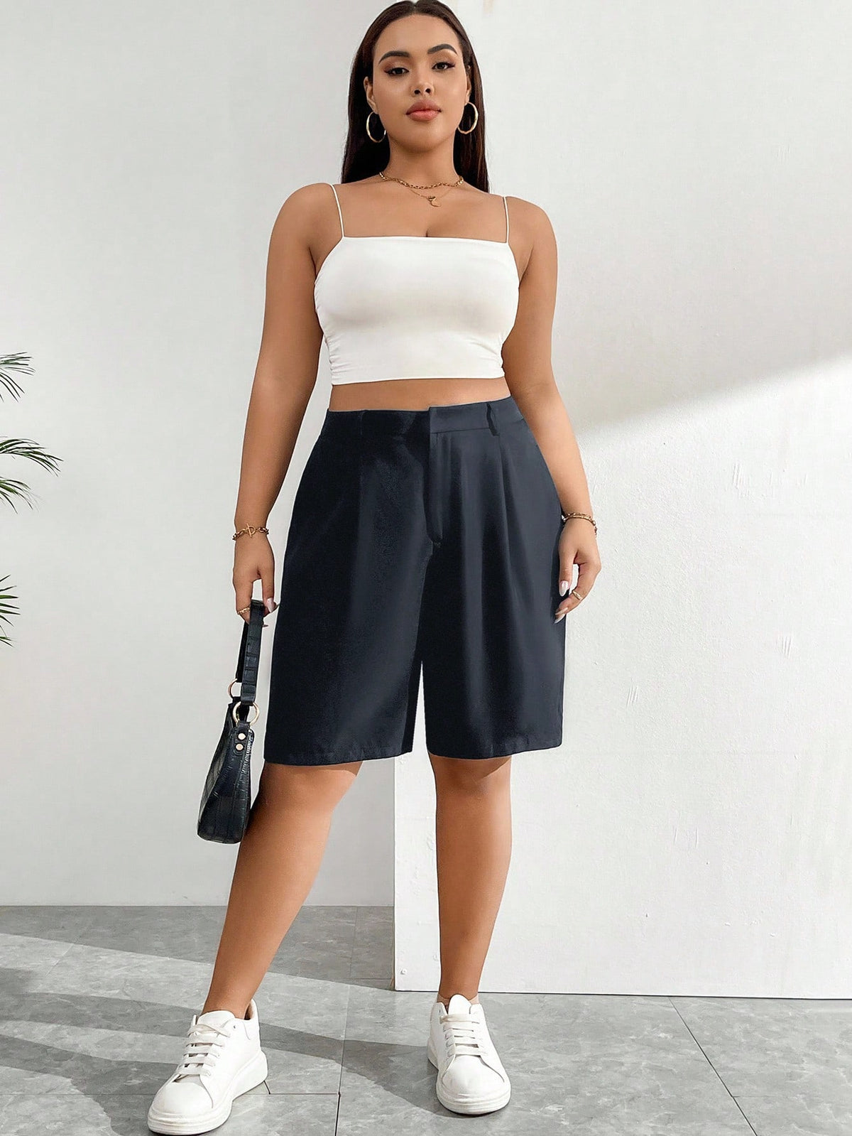 Bermuda Plus Size de Alfaiataria com Cintura Elástica