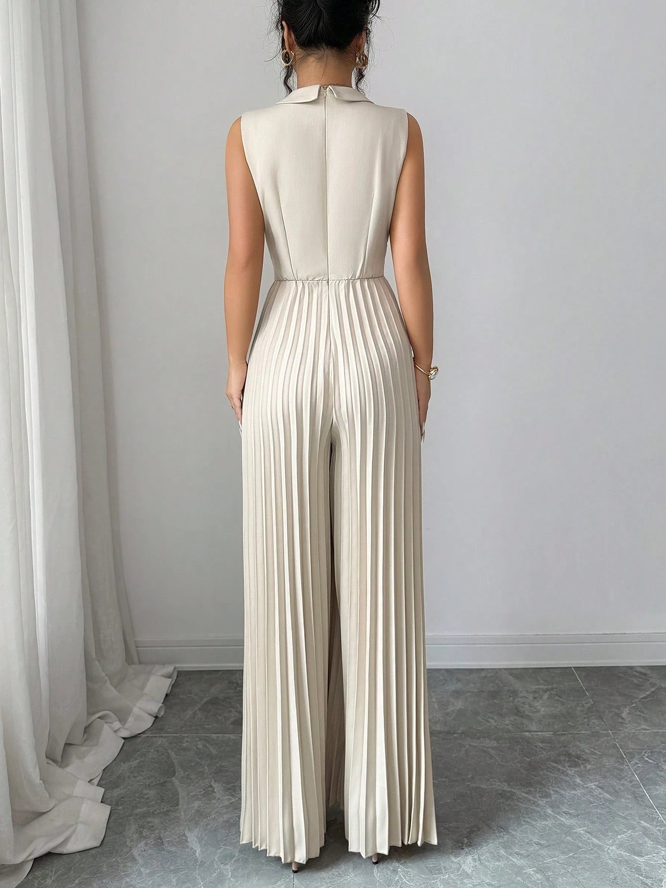 Macacão Alfaiataria Feminino Elegante Sem Mangas Plissado 