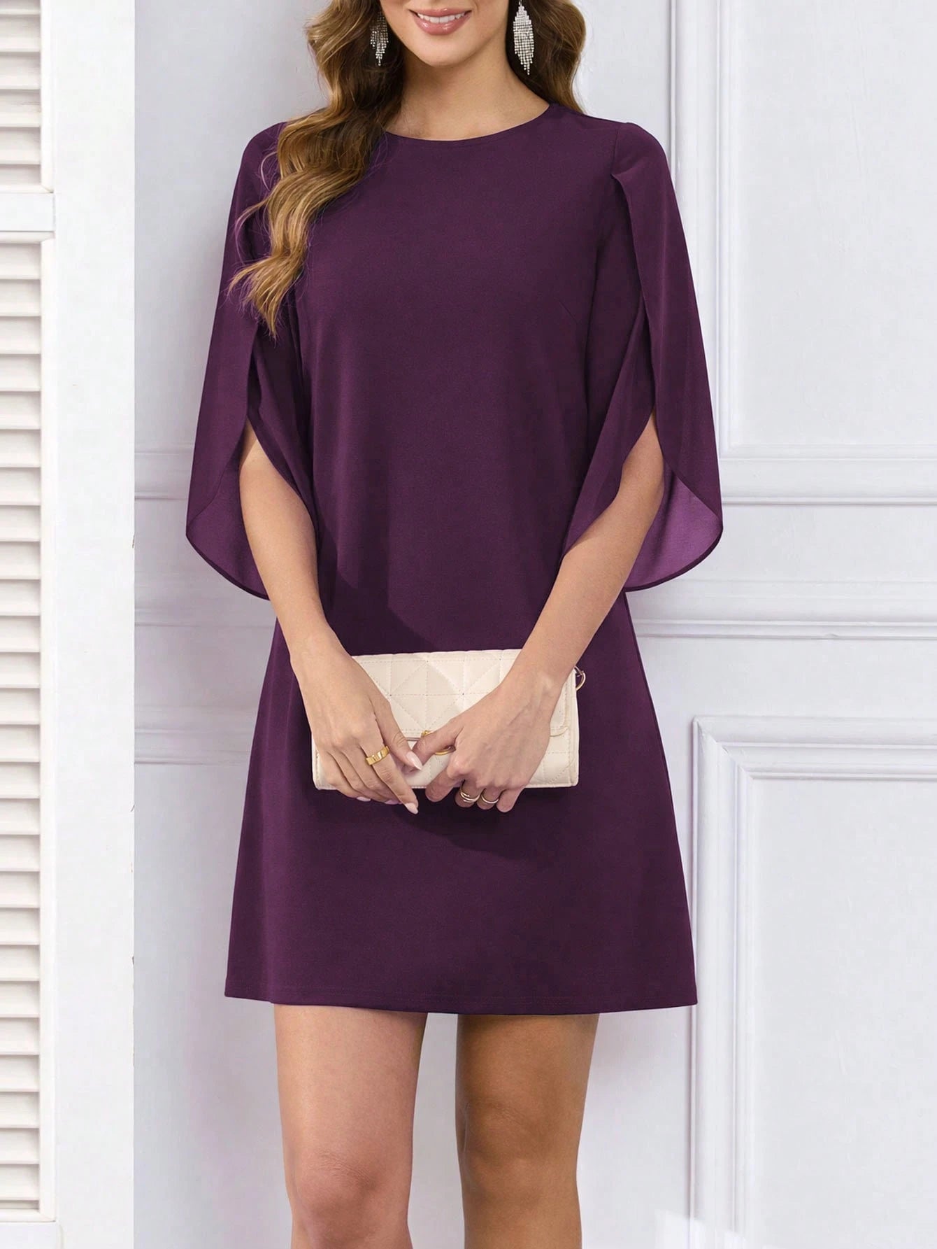 Vestido Curto Elegante com Manga Fluida