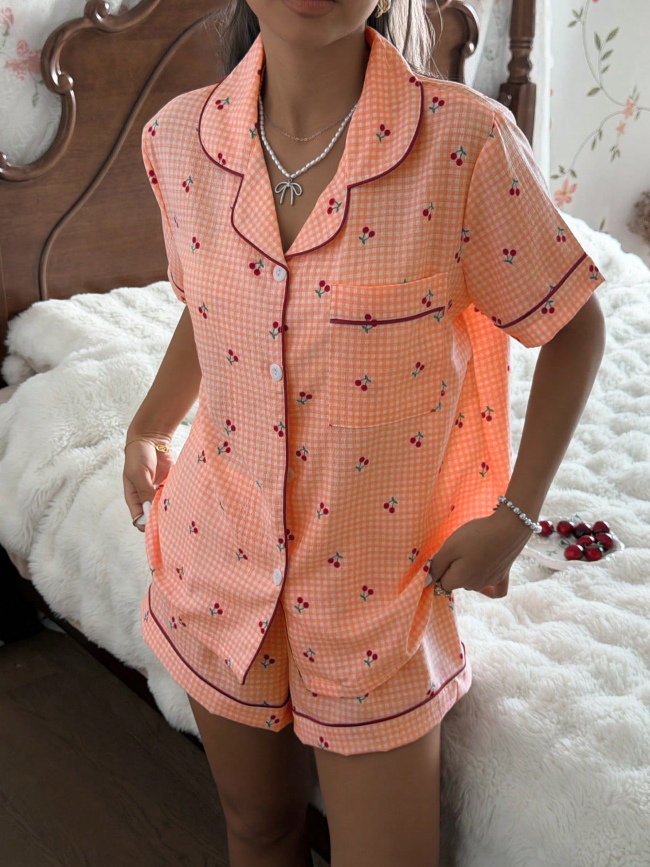 Pijama Americano Feminino Manga Curta e Short com Estampa Xadrez com Cereja