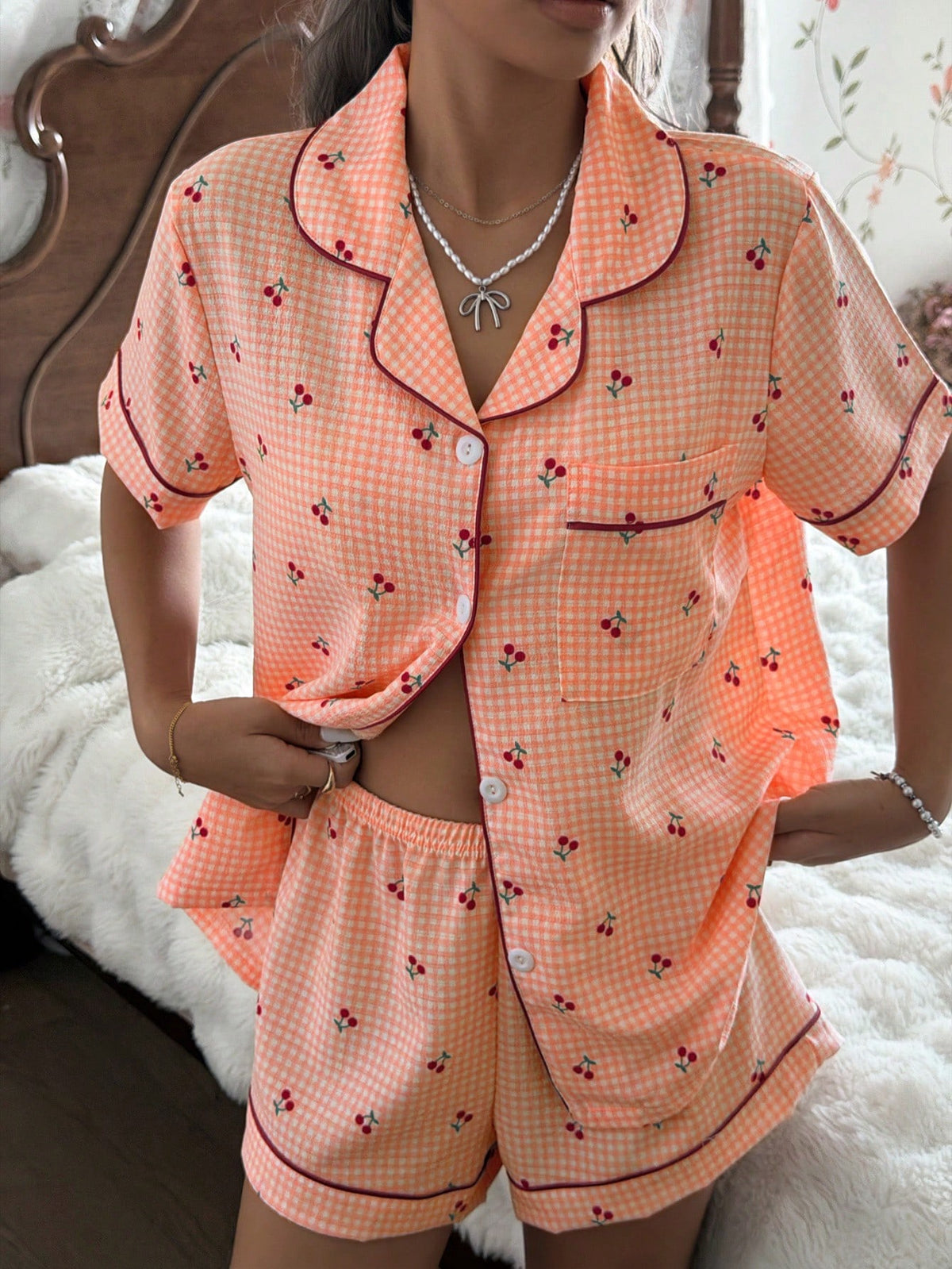 Pijama Americano Feminino Manga Curta e Short com Estampa Xadrez com Cereja