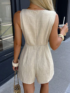 Macaquinho Feminino Gola Boba com Detalhe Dourado