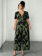 Macacão Pantalona Plus Size Estampado Floral Manga Curta