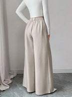 Calça Pantalona Feminina de Alfaiataria com Pregas e Bolso