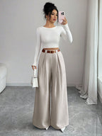 Calça Pantalona Feminina de Alfaiataria com Pregas e Bolso