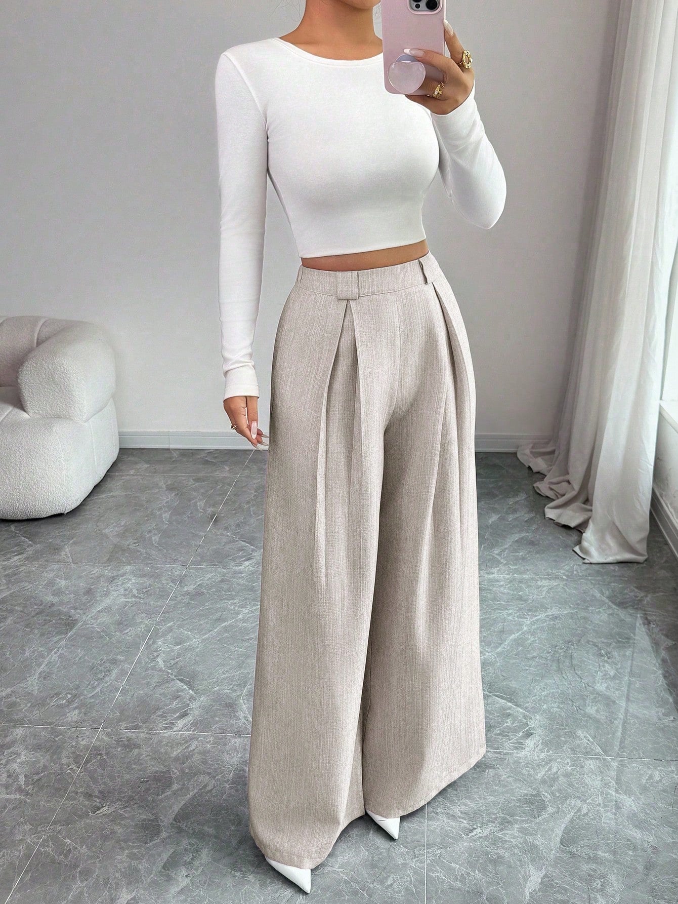 Calça Pantalona Feminina de Alfaiataria com Pregas e Bolso