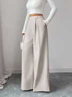 Calça Pantalona Feminina de Alfaiataria com Pregas e Bolso