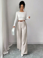 Calça Pantalona Feminina de Alfaiataria com Pregas e Bolso