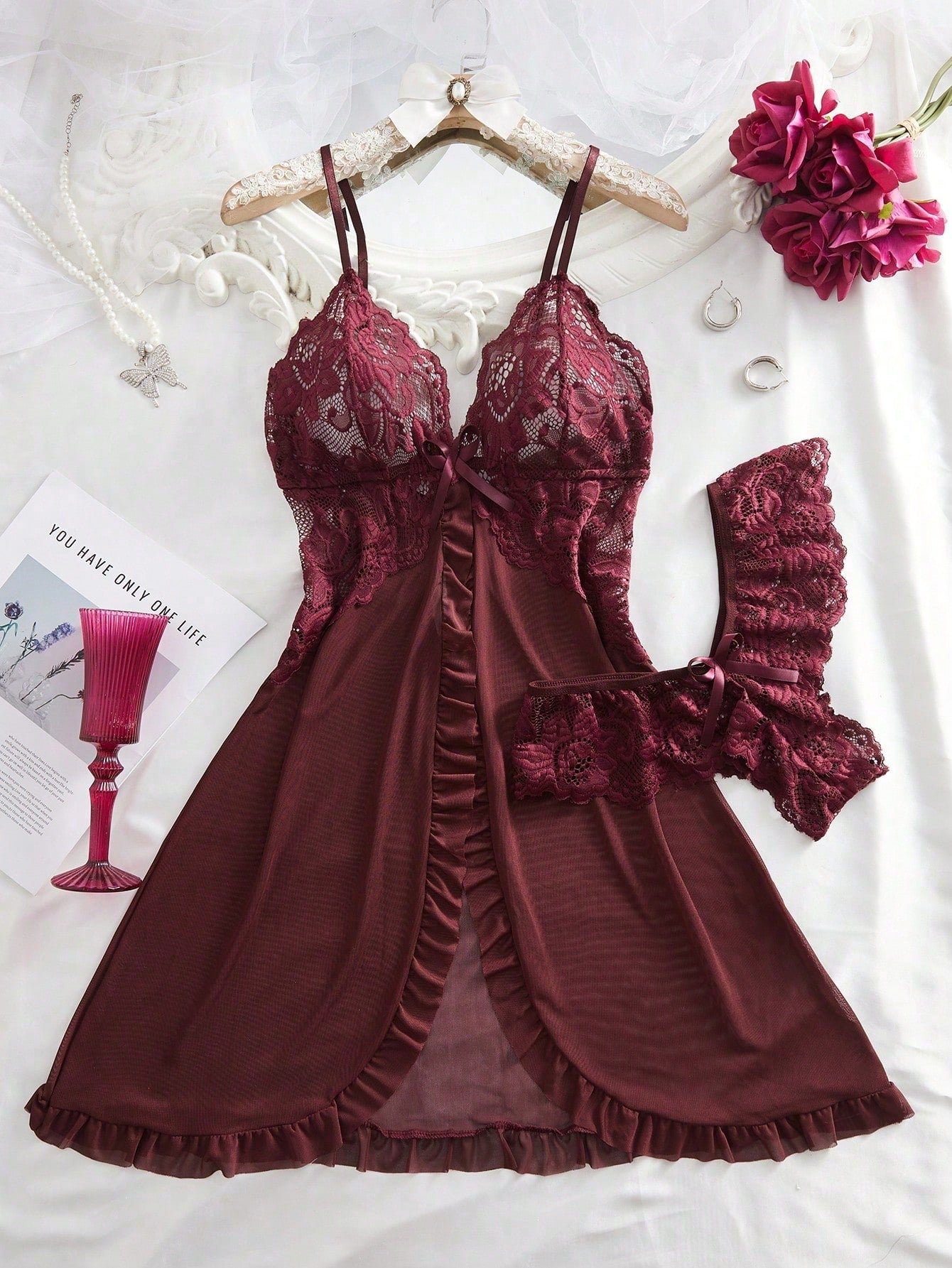 Camisola Sexy de Renda Feminina com Abertura Frontral + Calcinha