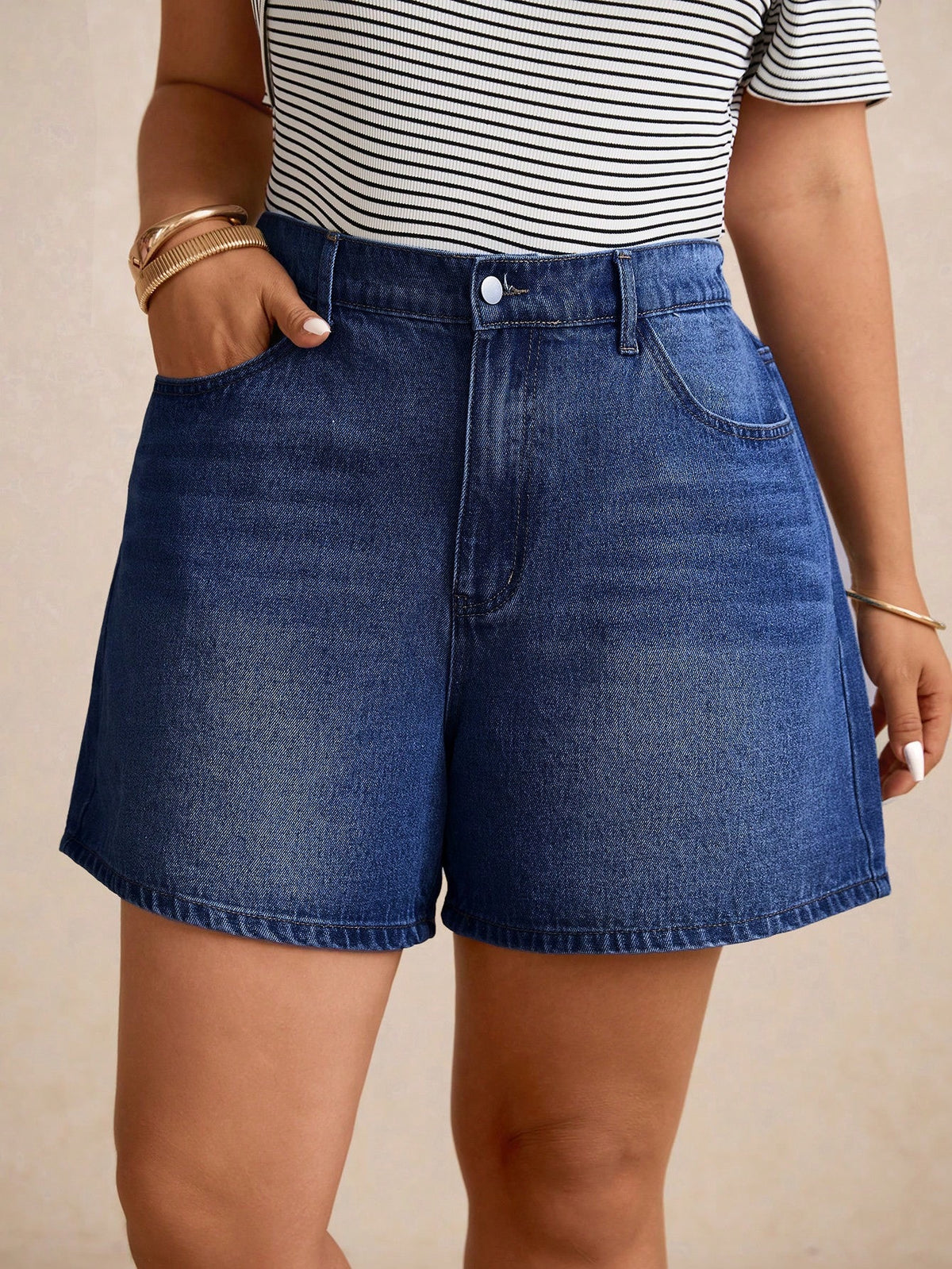 Short Jeans Plus Size Feminino com Bolsos