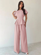 Conjunto Feminino Elegante com Blusa Acinturada e Calça Pantalona