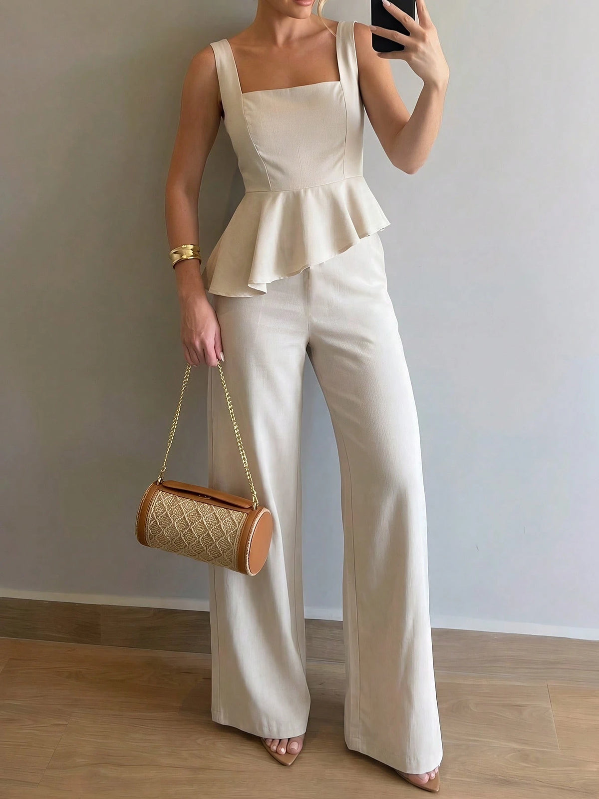 Conjunto Feminino Regata com Barra Assimétrica e Calça Reta