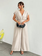 Macacão Plus Size Wide Leg Decote V Profundo