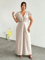 Macacão Plus Size Wide Leg Decote V Profundo