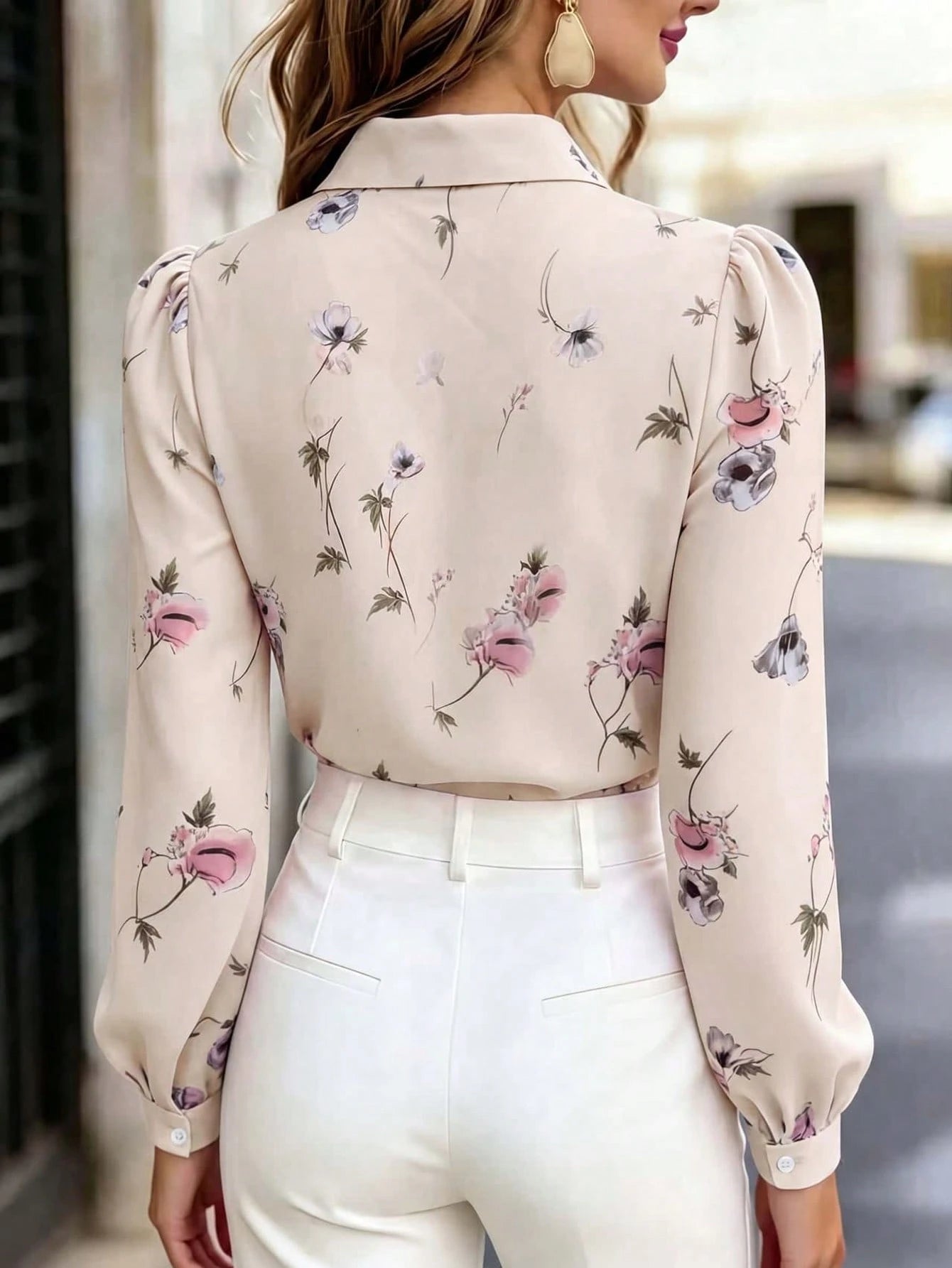 Blusa Feminina Manga Longa com Laço no Pescoço Floral