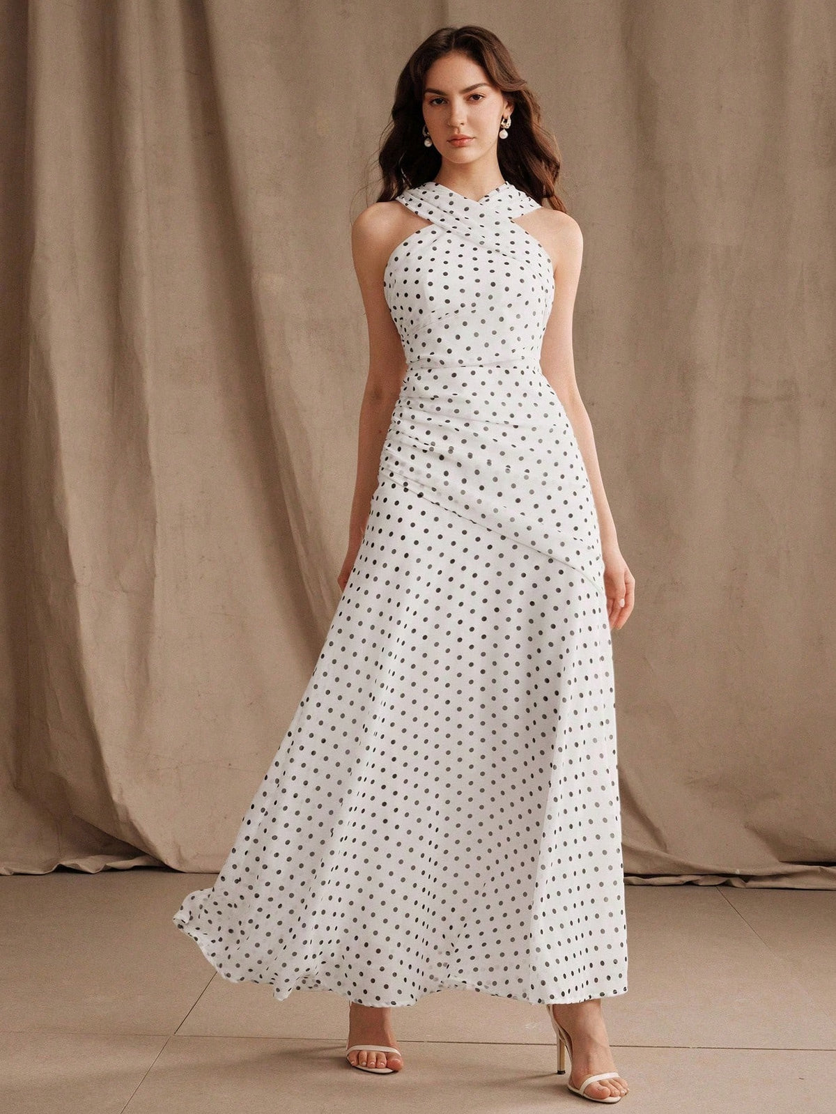 Anewsta Vestido Longo Elegante e Sexy para Mulheres, Primavera/Verão, Novo, Moda para Férias, Encontro, Casamento e Passeio, Ombro Frio, Poá, Gola Halter, Sem Mangas
