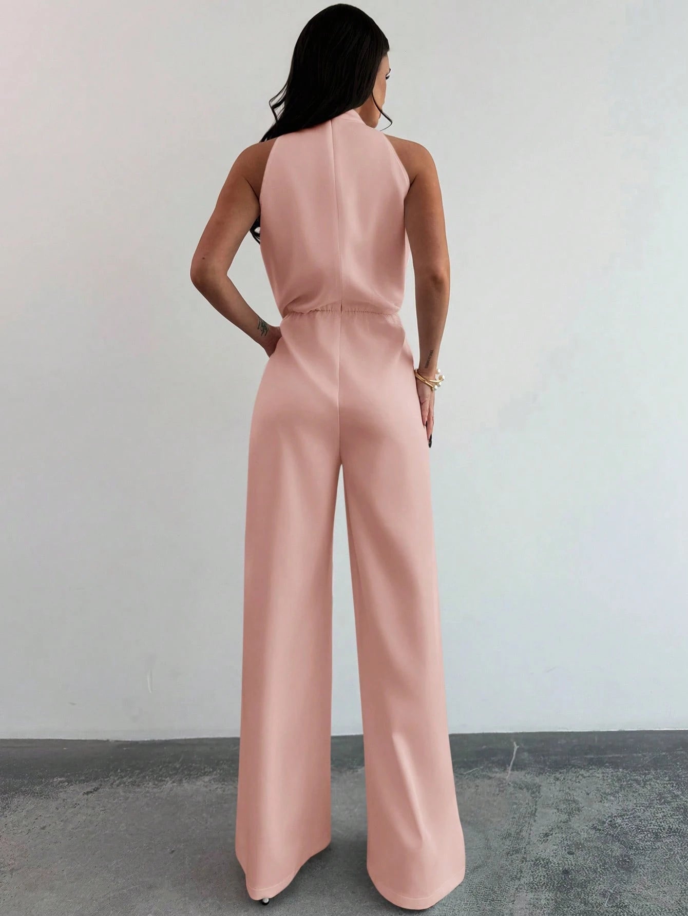 Macacão Feminino Elegante Pantalona Gola Princesa com Pérolas 