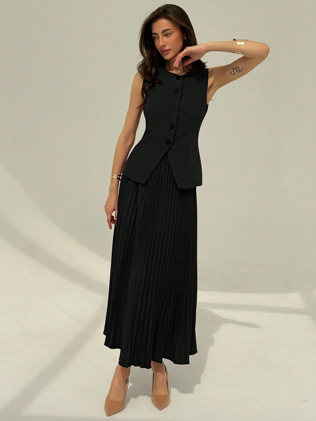 Conjunto Feminino Alfaiataria com Colete e Saia Plissada