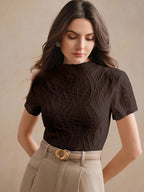 Blusa Feminina Elegante Manga Curta Texturizada Decote Fechado