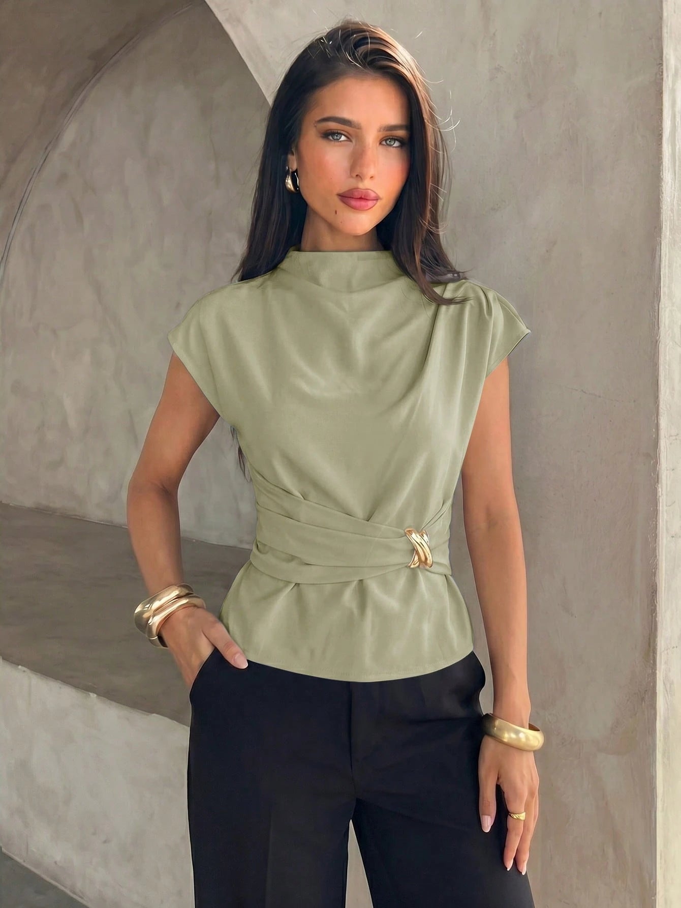 Blusa Elegante Feminina com Fivela Metálica na Cintura