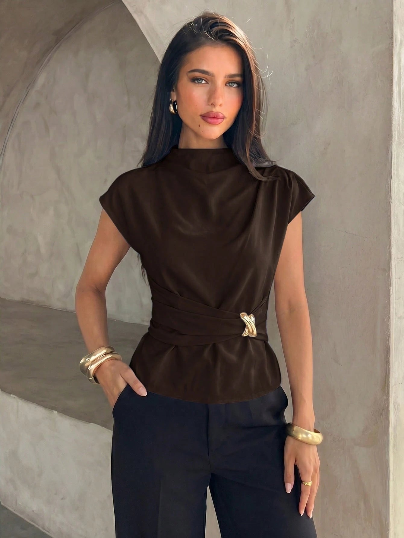 Blusa Elegante Feminina com Fivela Metálica na Cintura