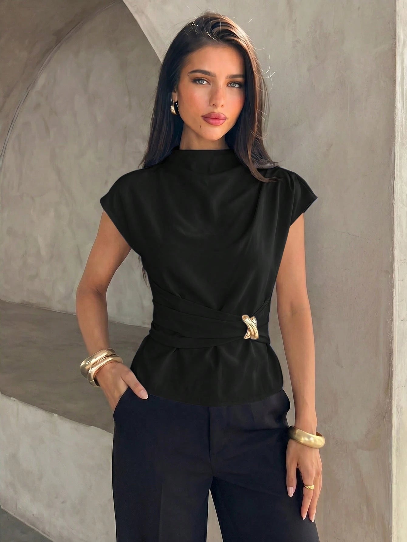 Blusa Elegante Feminina com Fivela Metálica na Cintura