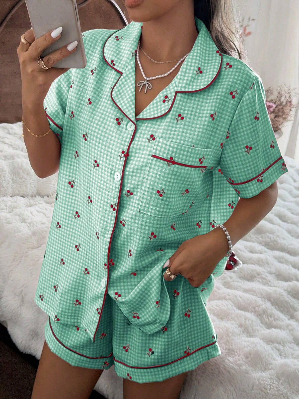 Pijama Americano Feminino Manga Curta e Short com Estampa Xadrez com Cereja