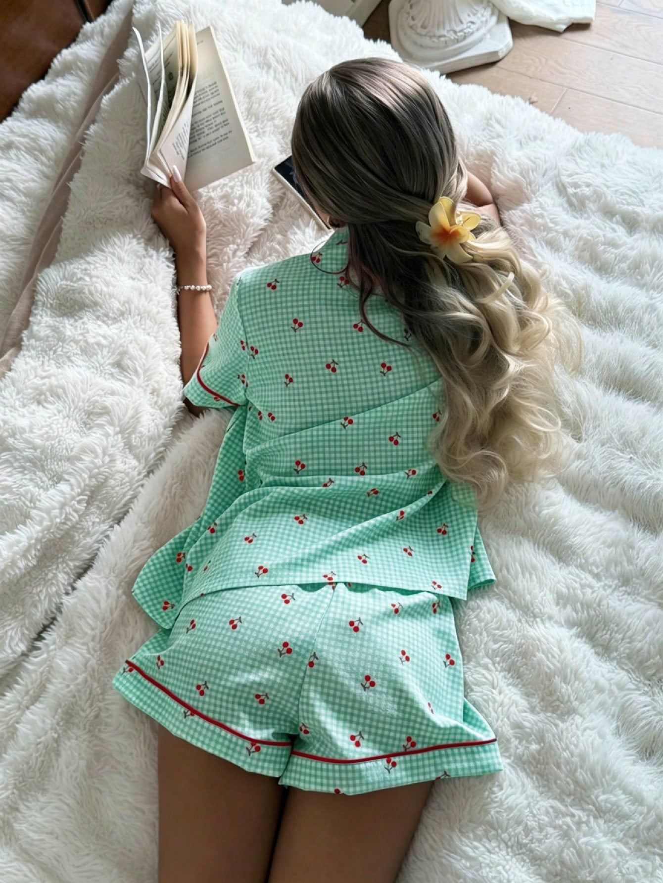 Pijama Americano Feminino Manga Curta e Short com Estampa Xadrez com Cereja