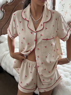 Pijama Americano Feminino Manga Curta e Short com Estampa Xadrez com Cereja
