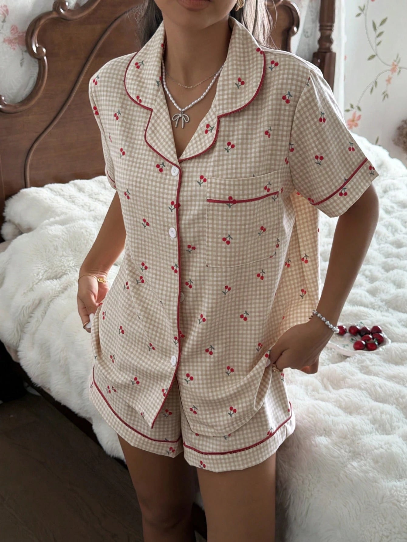 Pijama Americano Feminino Manga Curta e Short com Estampa Xadrez com Cereja