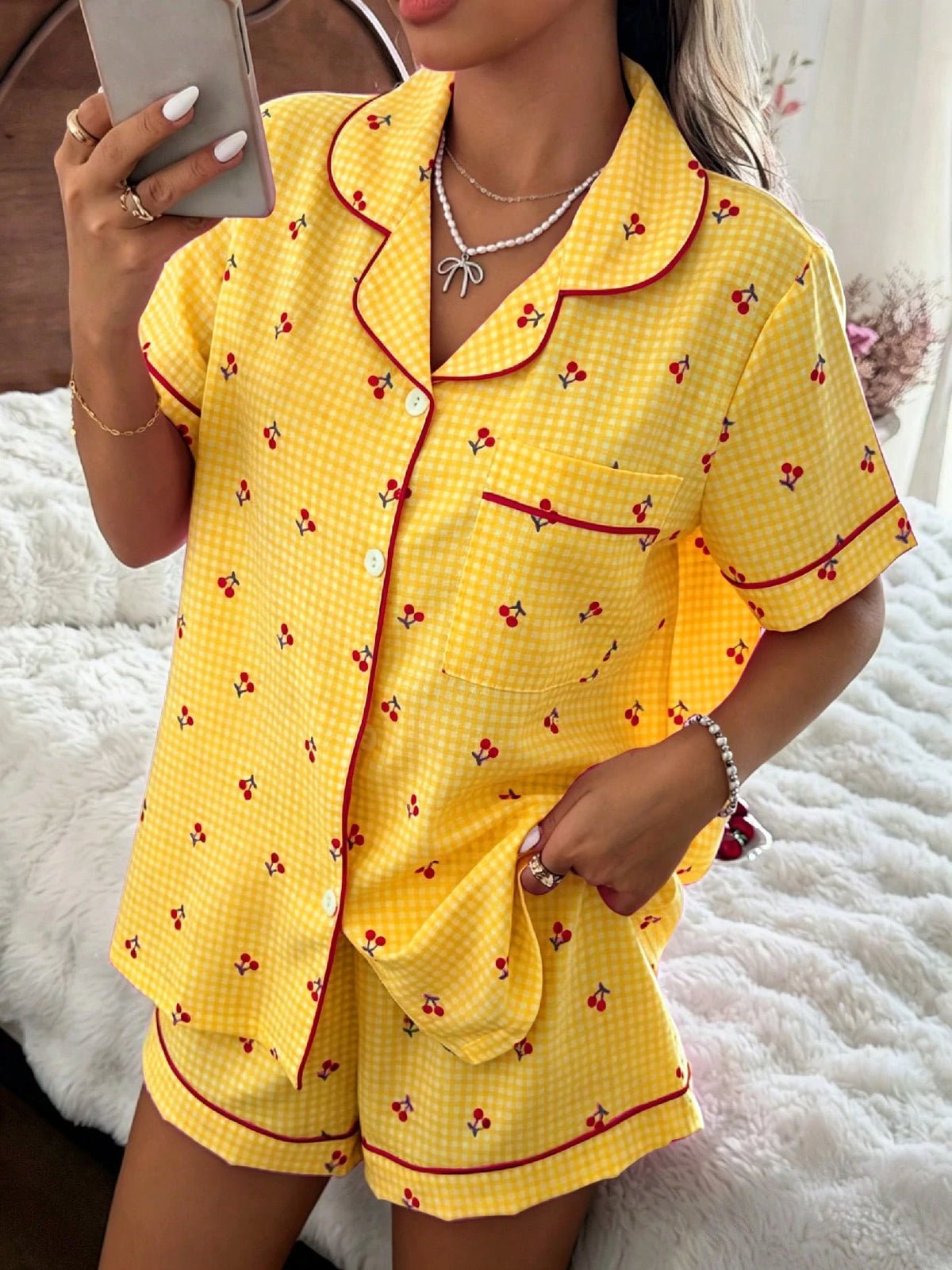 Pijama Americano Feminino Manga Curta e Short com Estampa Xadrez com Cereja