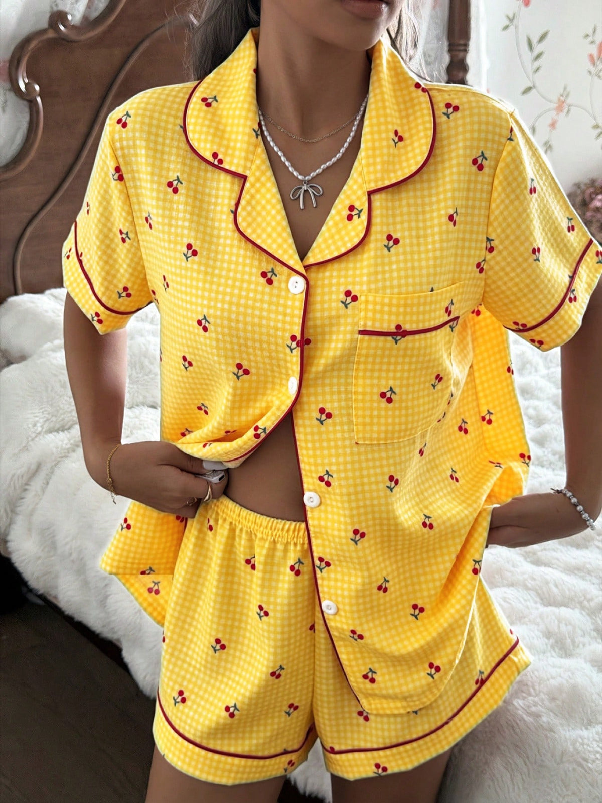 Pijama Americano Feminino Manga Curta e Short com Estampa Xadrez com Cereja